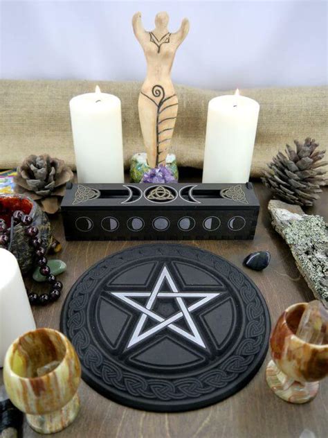 Wiccan ritual space arrangement